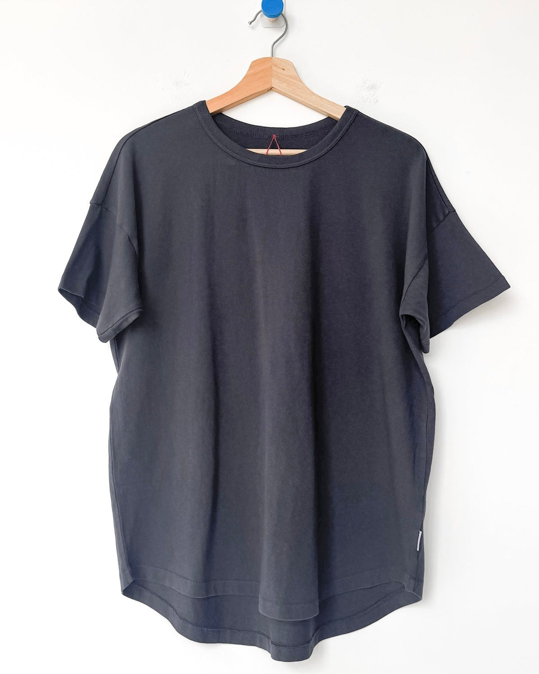 Le Bon Shoppe | Her Tee | Carbon