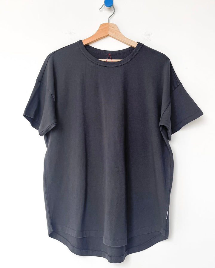 Le Bon Shoppe | Her Tee | Carbon